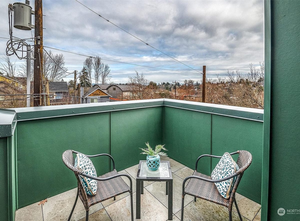 Deck seating off the living level