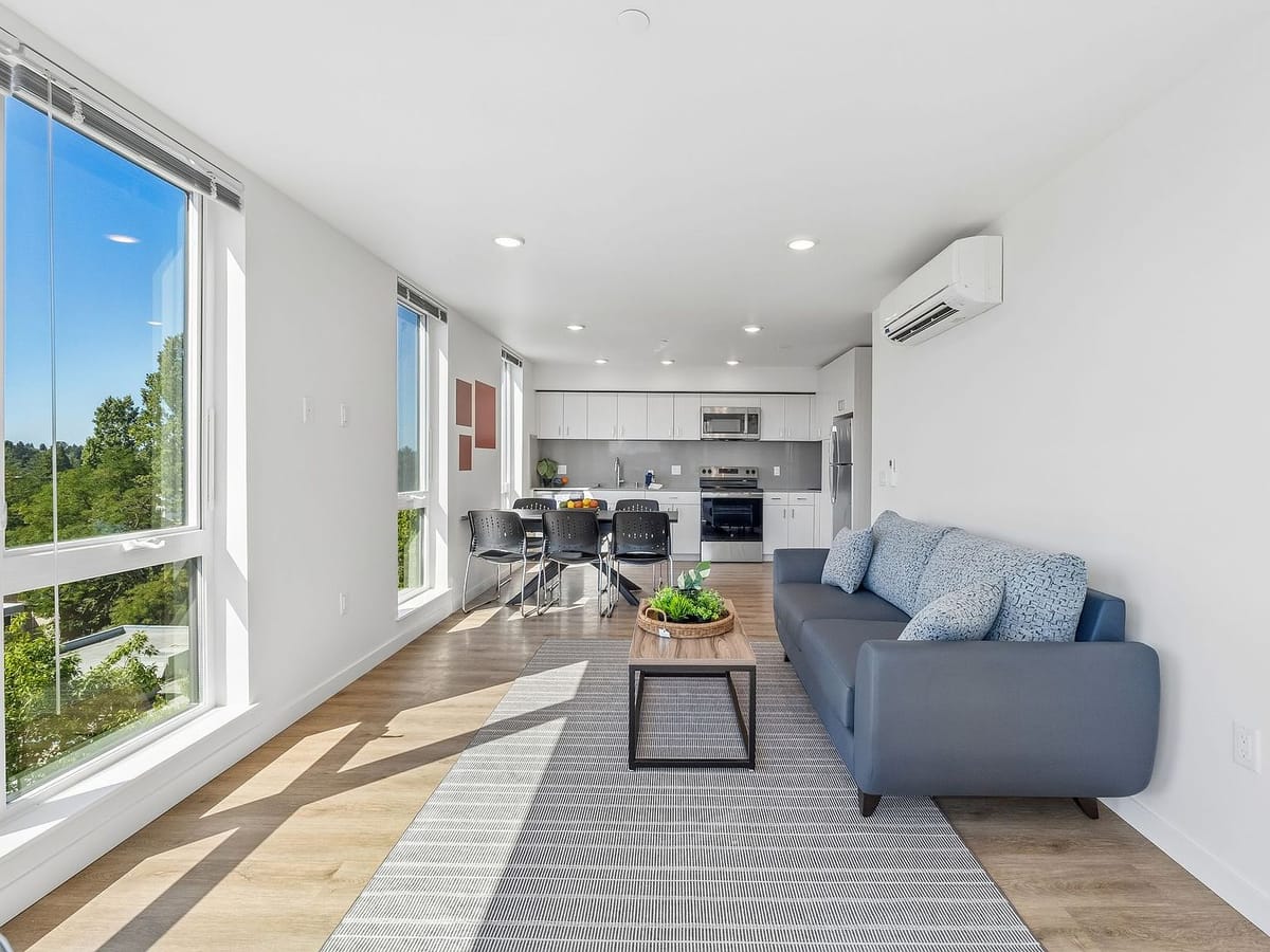 Living area with corner windows