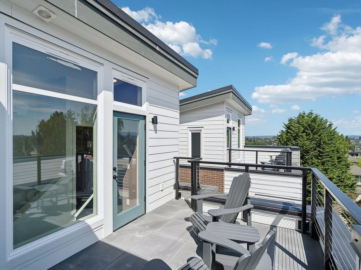 Roof deck seating